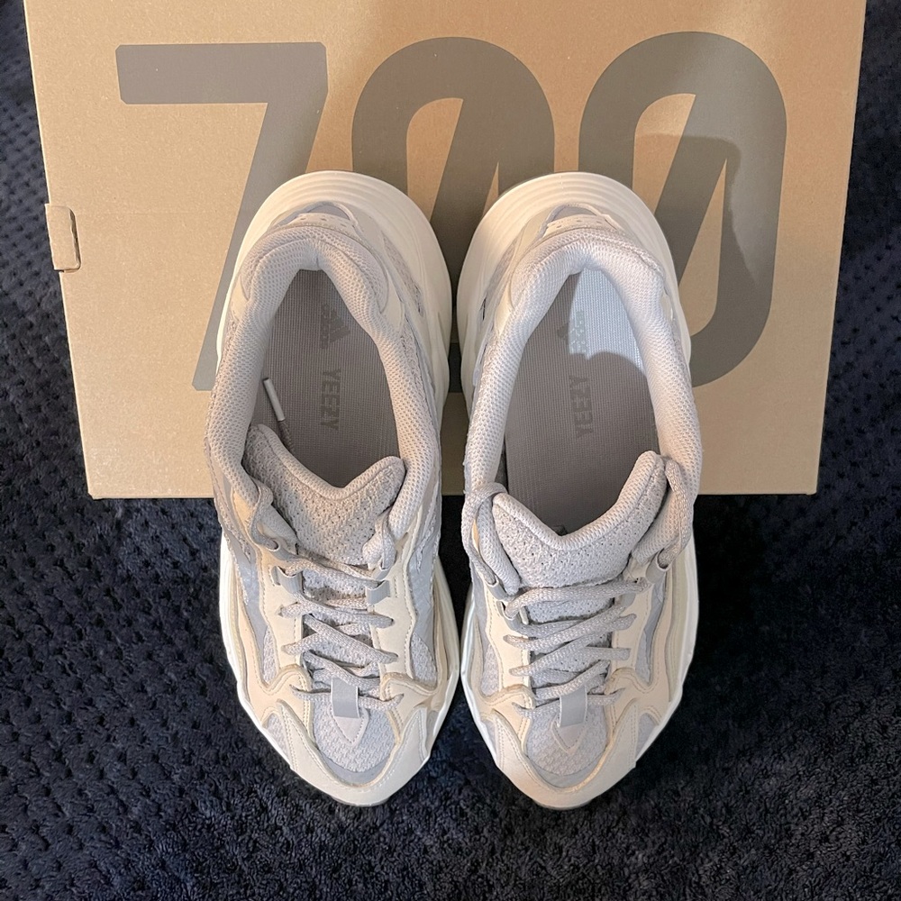 Brand new yeezy 700